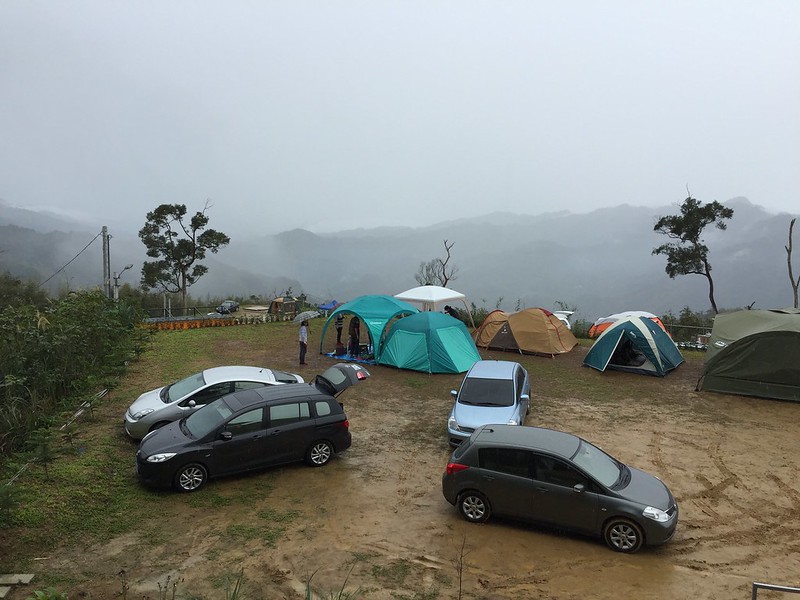 我們的帳篷撤收後又開始下雨了